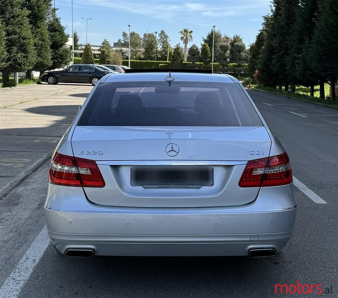 2012' Mercedes-Benz E 220 photo #4