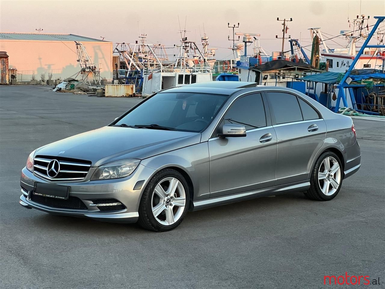 2011' Mercedes-Benz C 300 photo #1