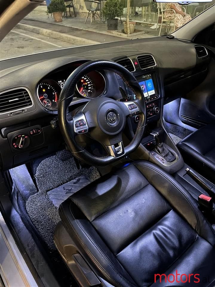 2011' Volkswagen Golf photo #4