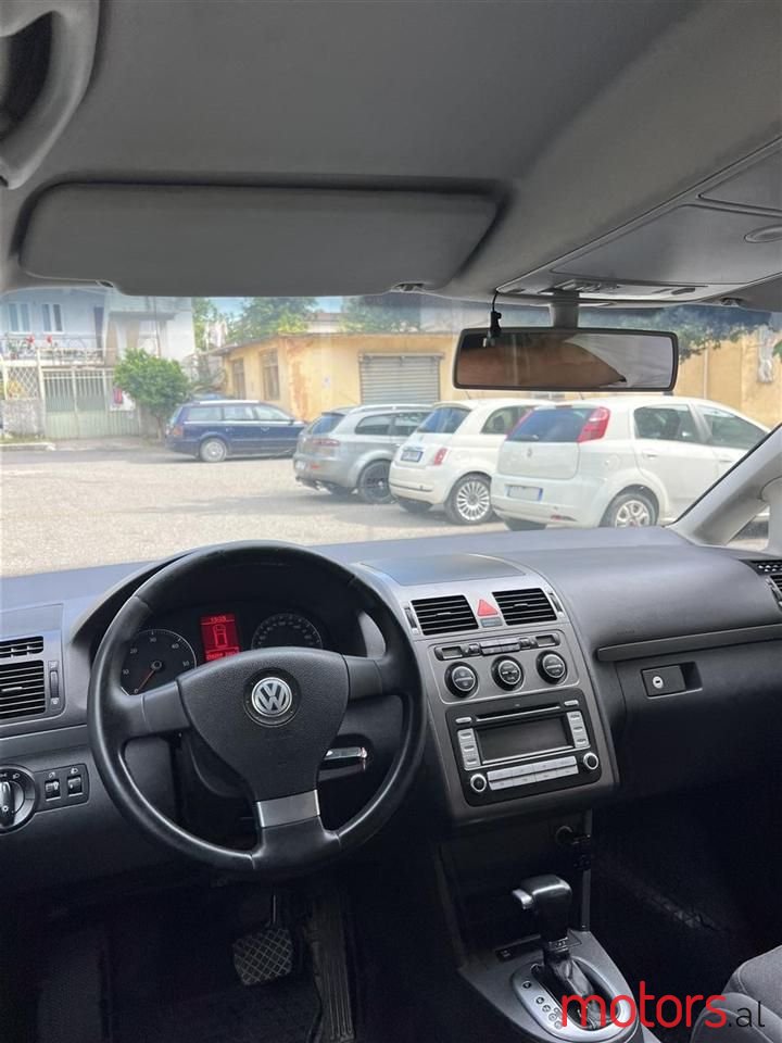 2008' Volkswagen Touran photo #3