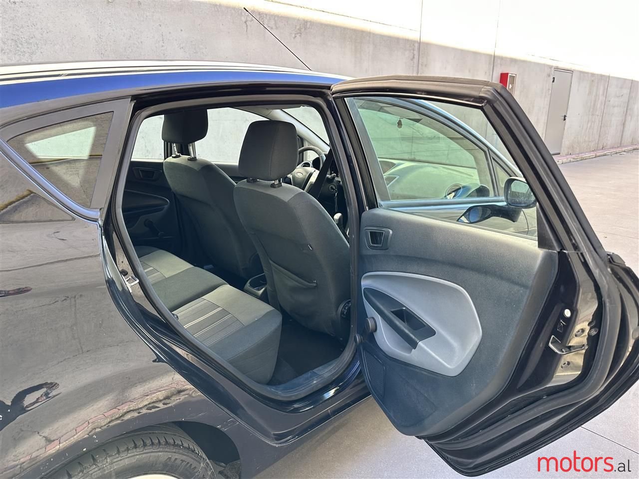 2010' Volkswagen Golf photo #2