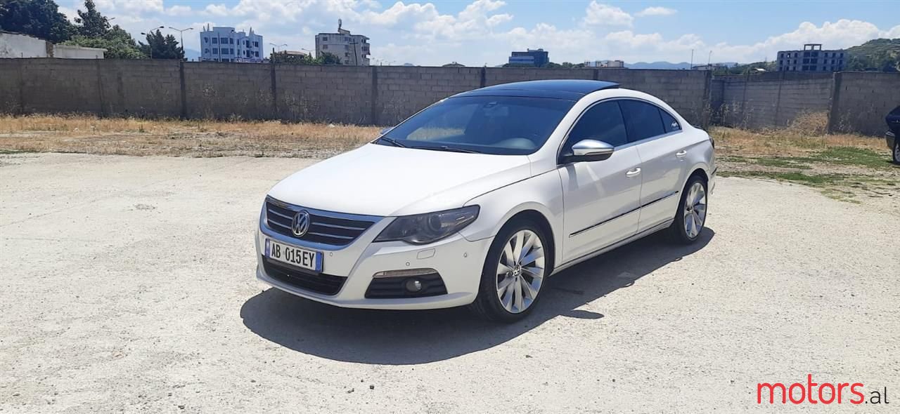 2011' Volkswagen Passat photo #1