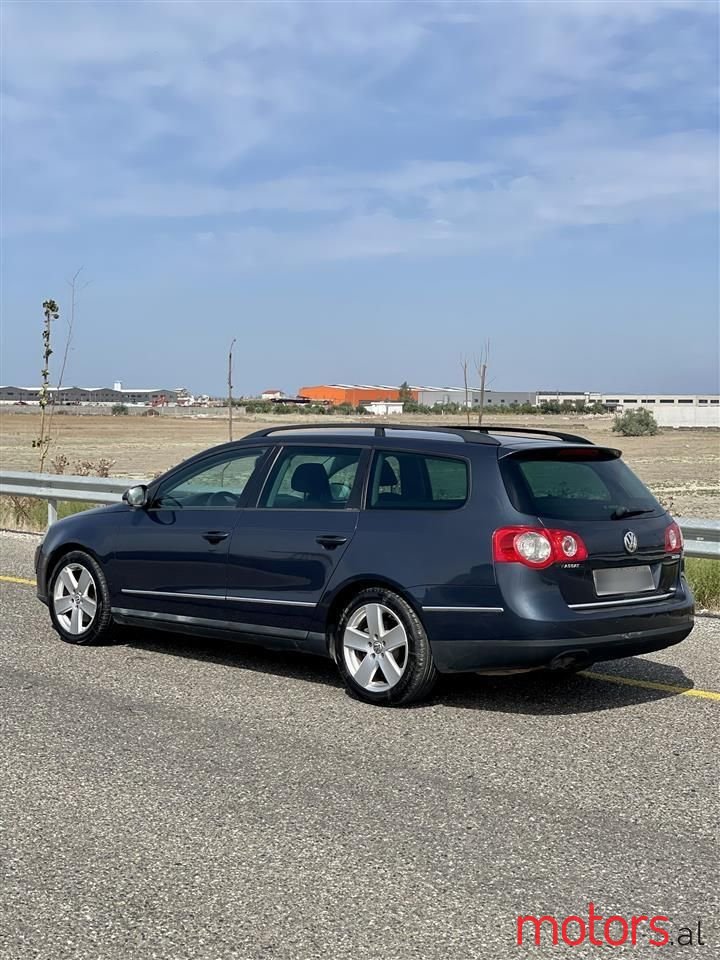 2008' Volkswagen Passat photo #5