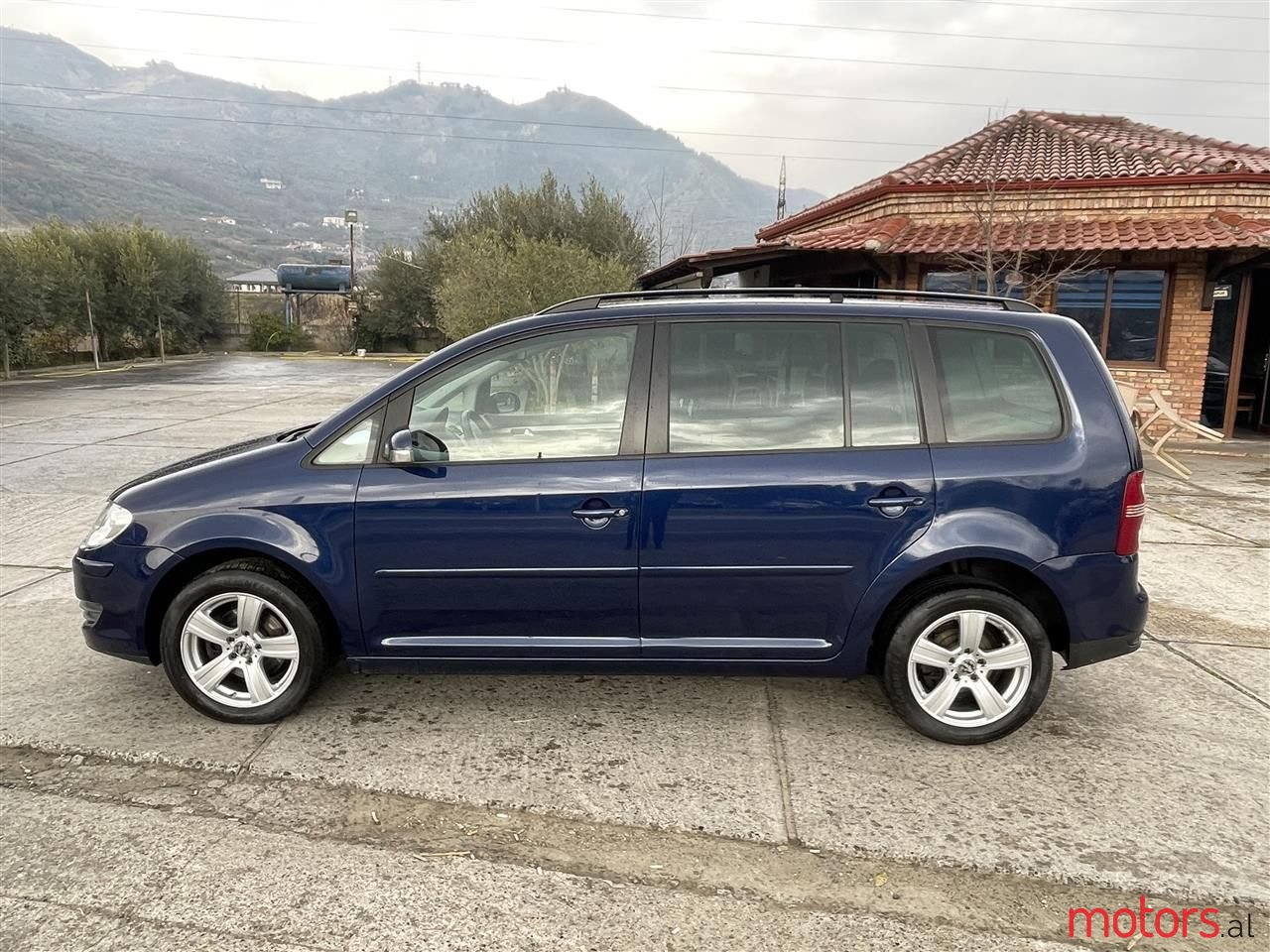 2007' Volkswagen Touran photo #3