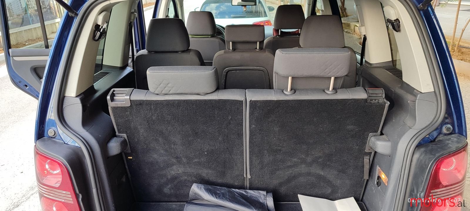 2007' Volkswagen Touran photo #6