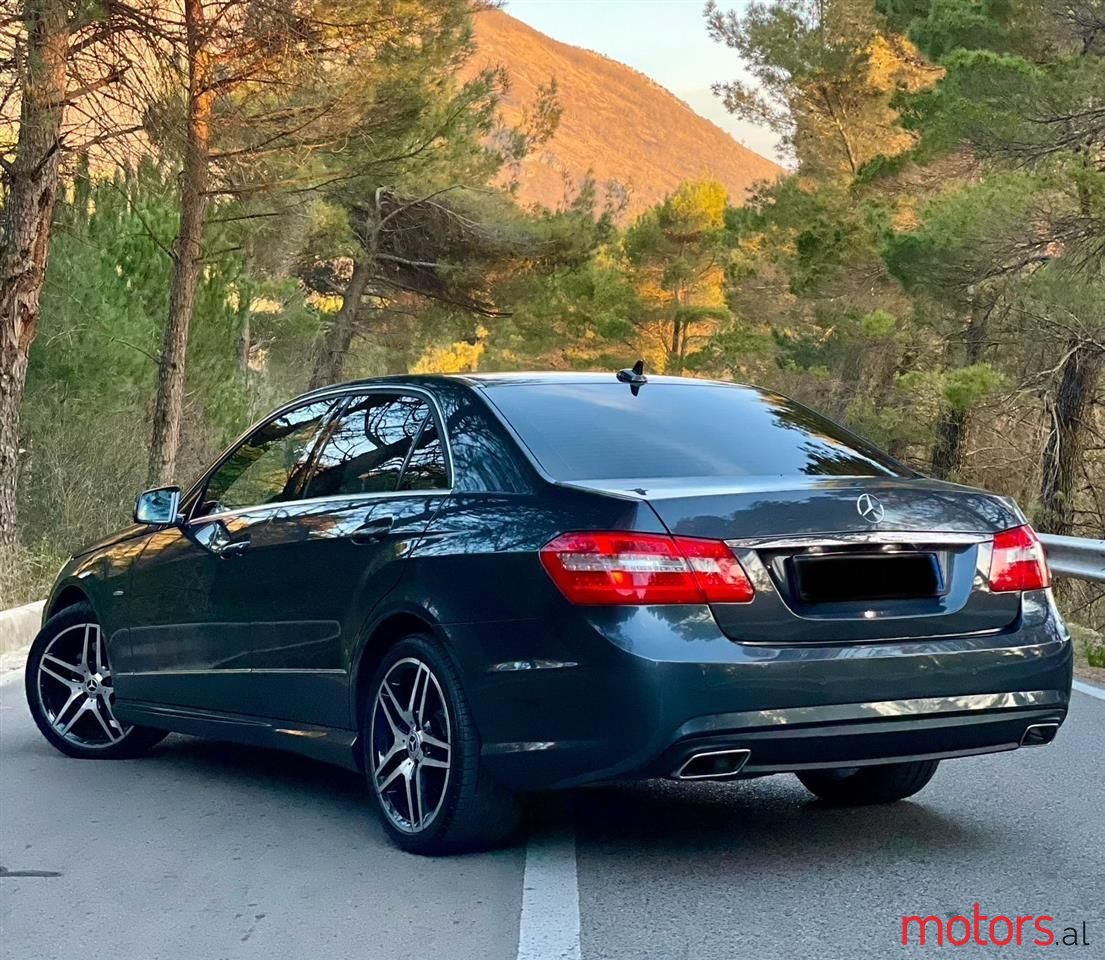 2010' Mercedes-Benz E 350 photo #2