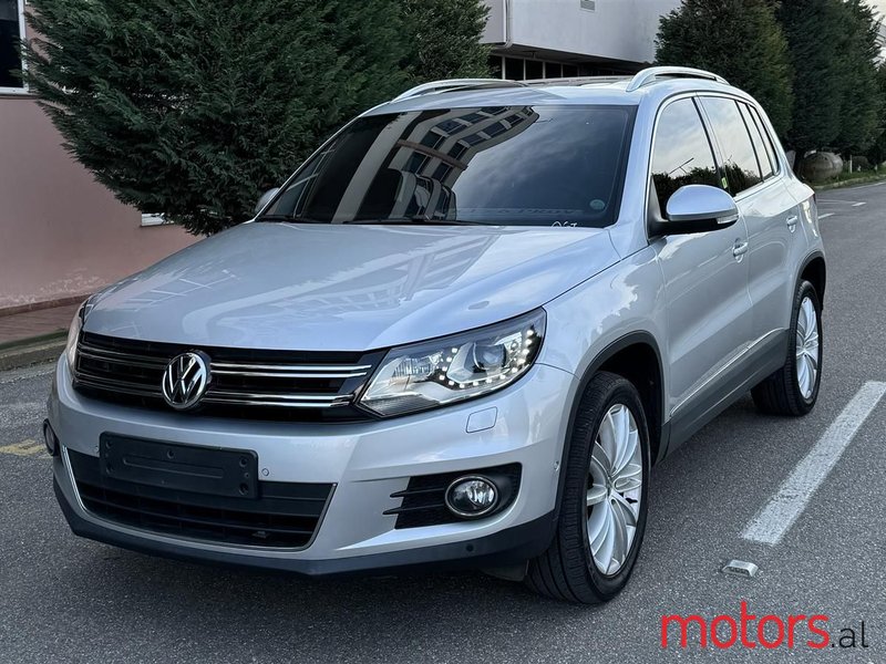 2012' Volkswagen Tiguan photo #3