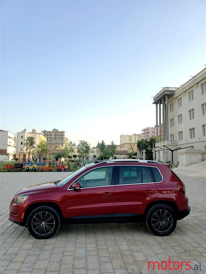 2012' Volkswagen Tiguan photo #4