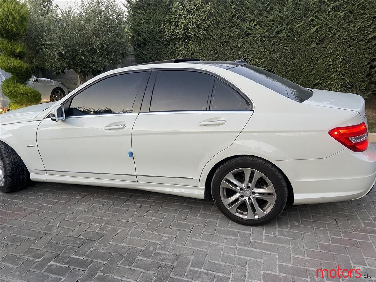 2012' Mercedes-Benz 220 photo #2