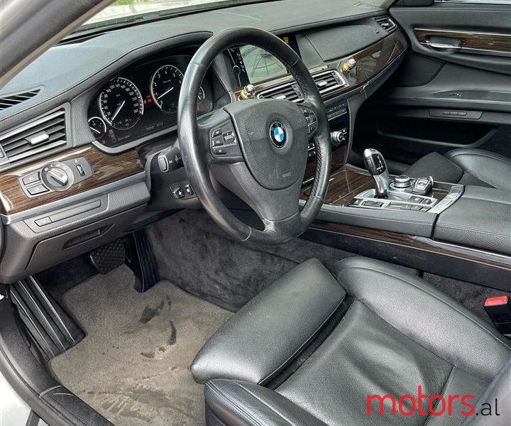 2010' BMW 740 photo #6