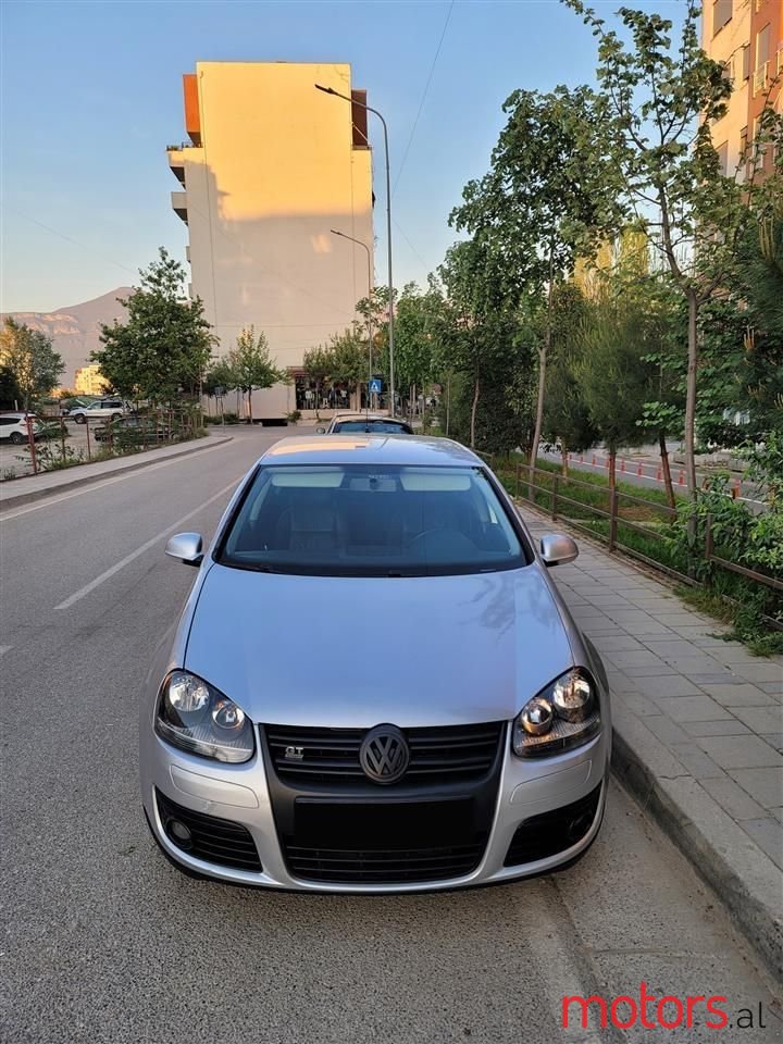 2008' Volkswagen Golf photo #2