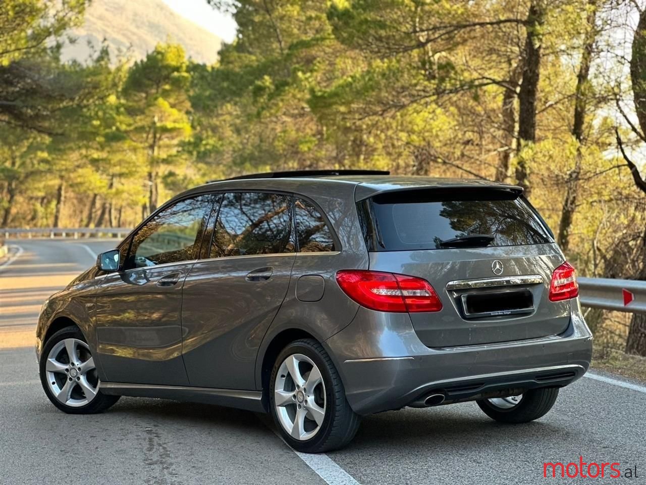 2012' Mercedes-Benz B 200 photo #4