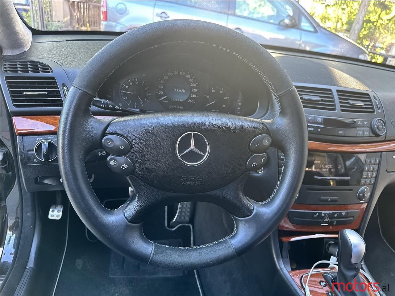 2009' Mercedes-Benz E 200 photo #1