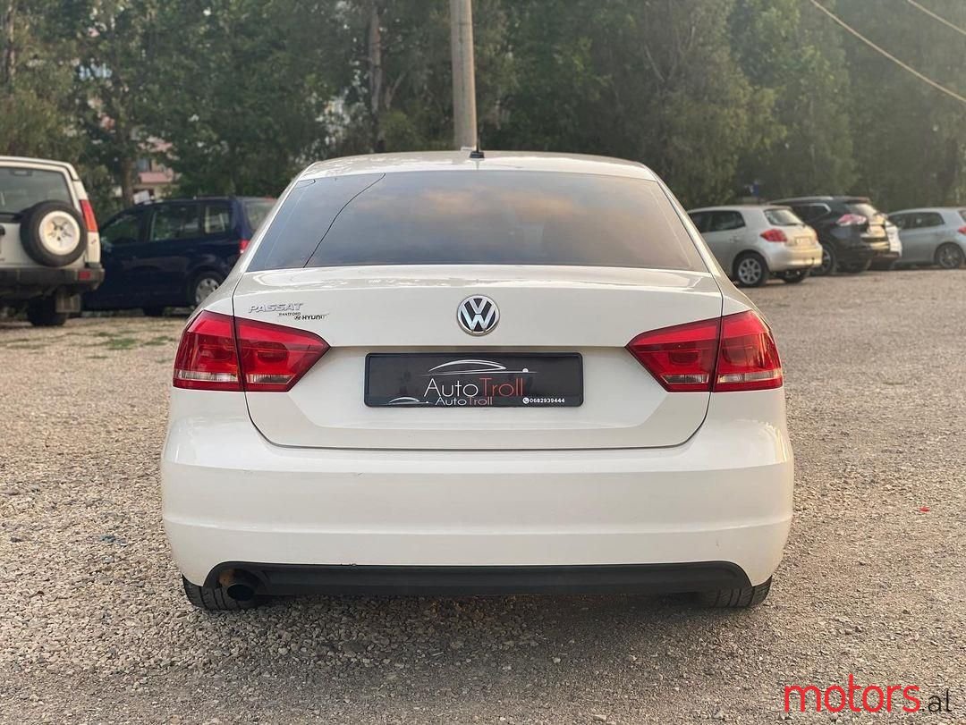 2013' Volkswagen Passat photo #5