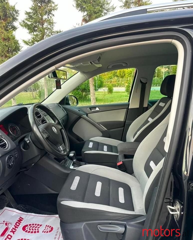 2008' Volkswagen Tiguan photo #3
