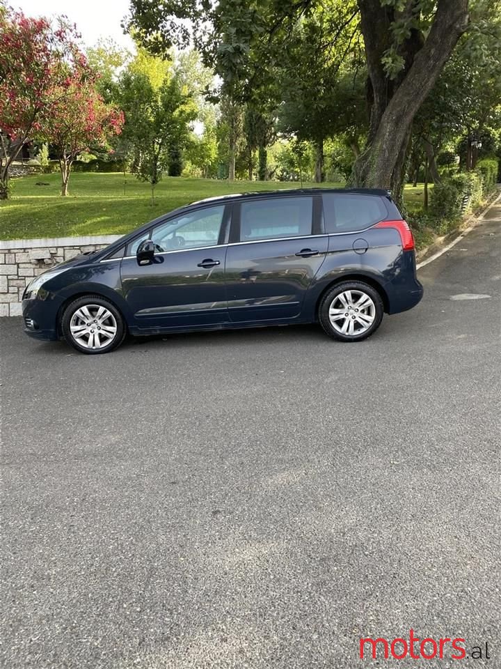 2010' Peugeot 5008 photo #4