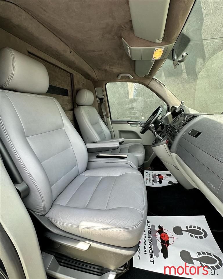 2009' Volkswagen T5 Caravelle photo #5