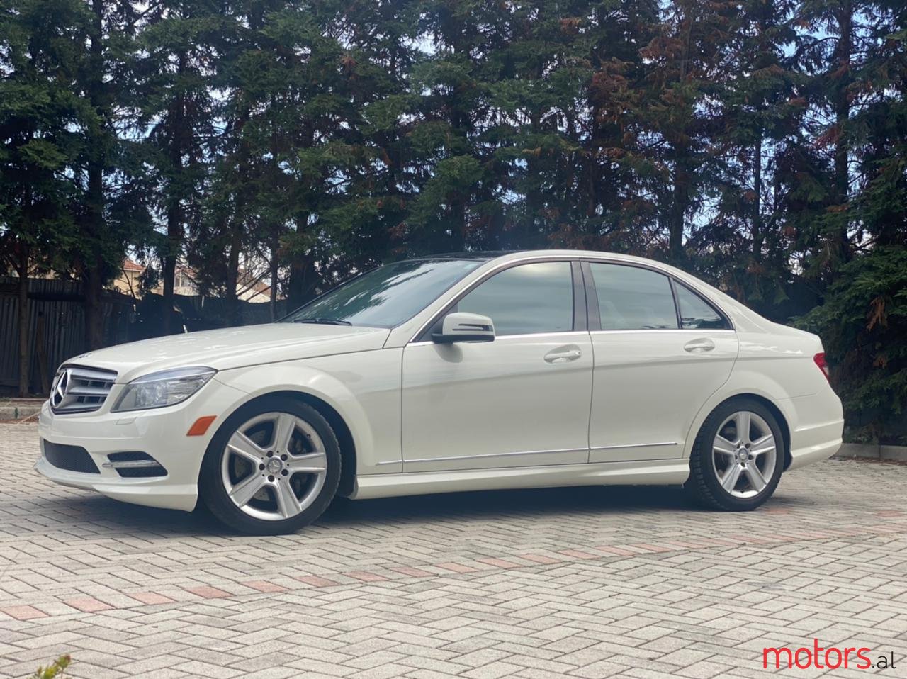 2011' Mercedes-Benz C-Class photo #2