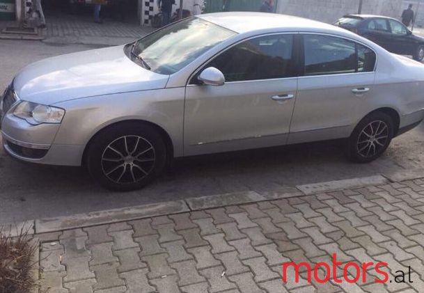 2005' Volkswagen Passat photo #1