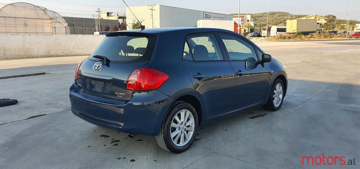 2007' Toyota Auris photo #1