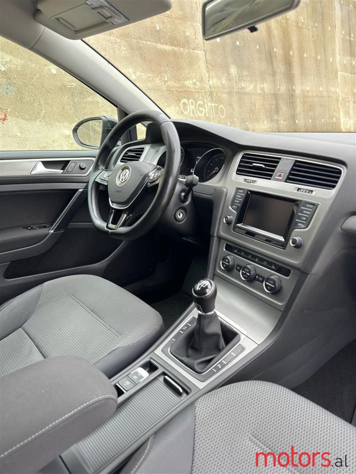 2014' Volkswagen Golf photo #2