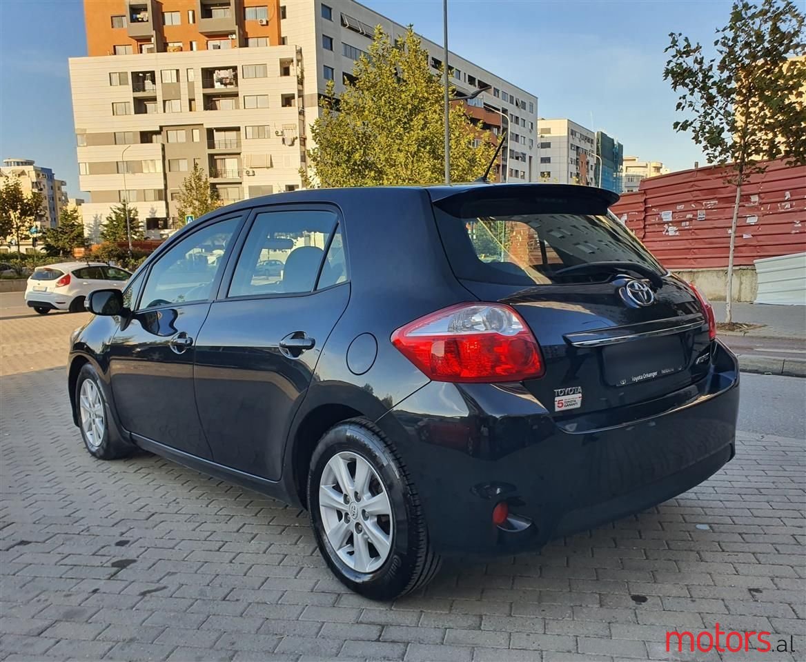 2012' Toyota Auris photo #4