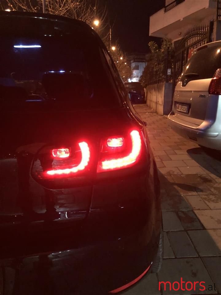 2009' Volkswagen Golf photo #2