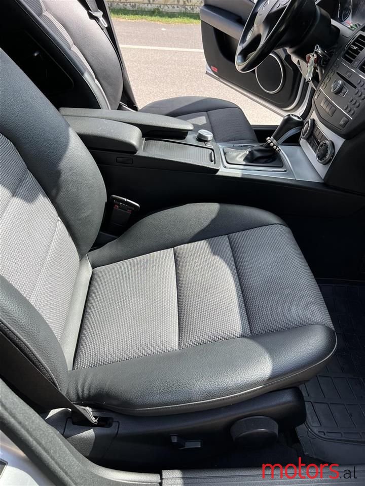 2009' Mercedes-Benz C 220 photo #3