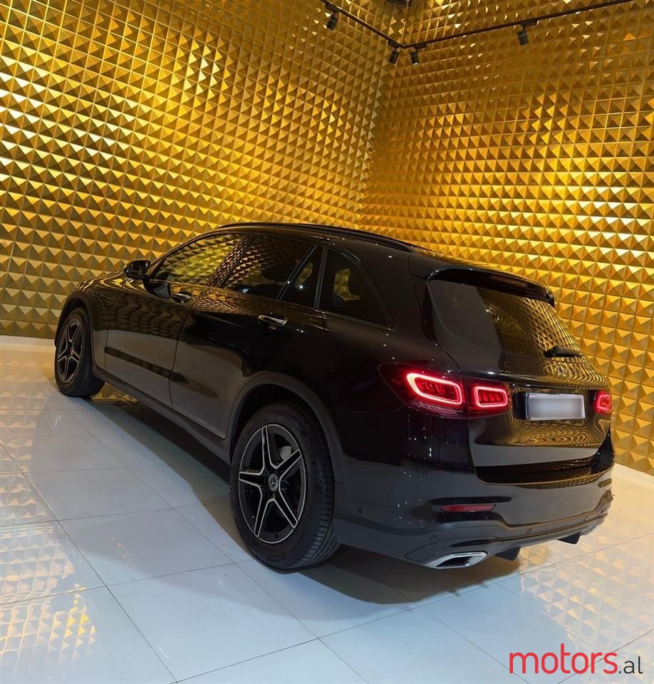 2020' Mercedes-Benz GLC 220 photo #2