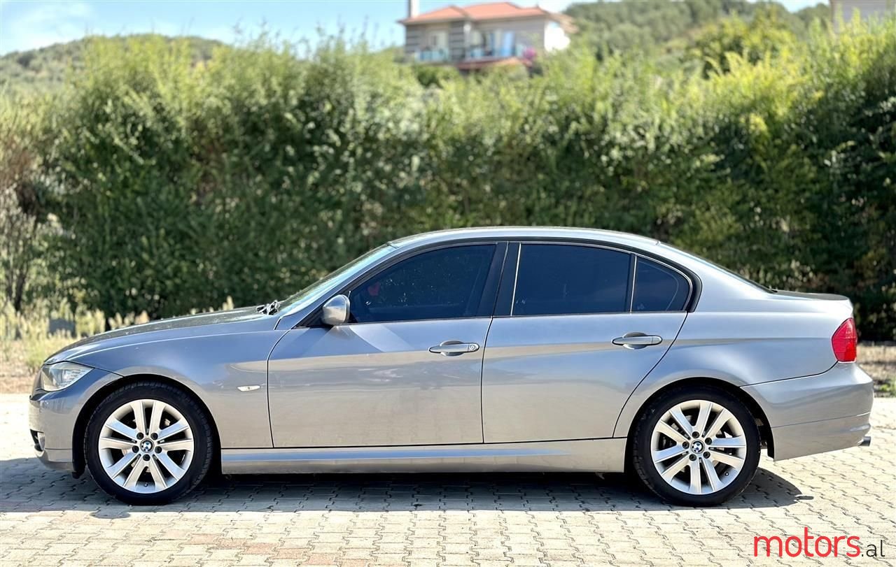 2010' BMW 320 photo #5