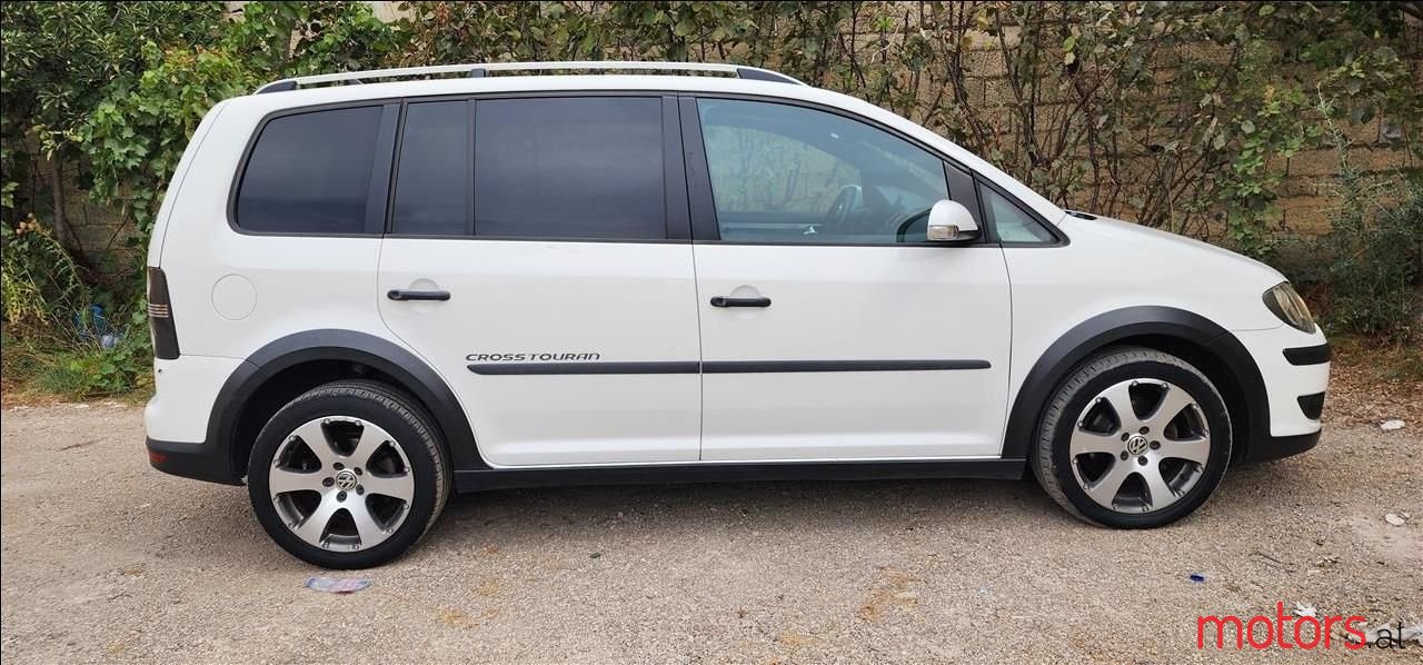 2008' Volkswagen Touran photo #4