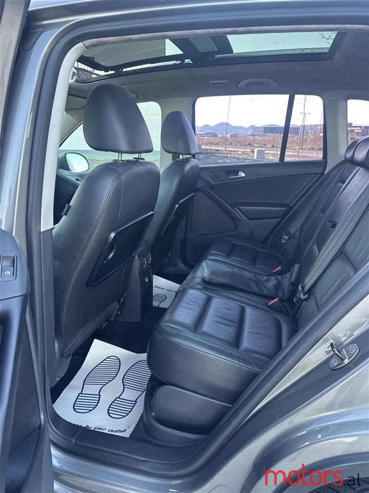 2010' Volkswagen Tiguan photo #4