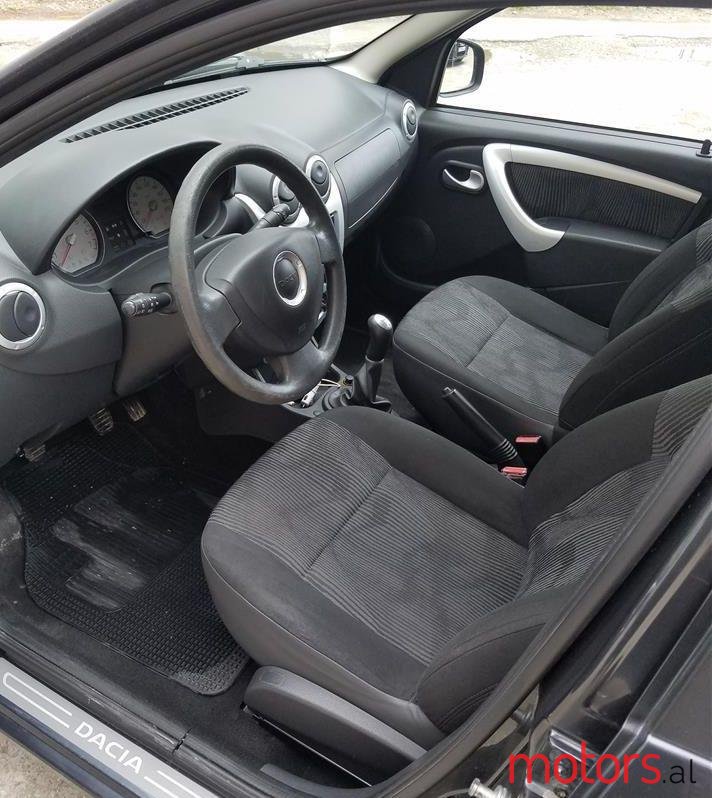2010' Dacia Sandero photo #4