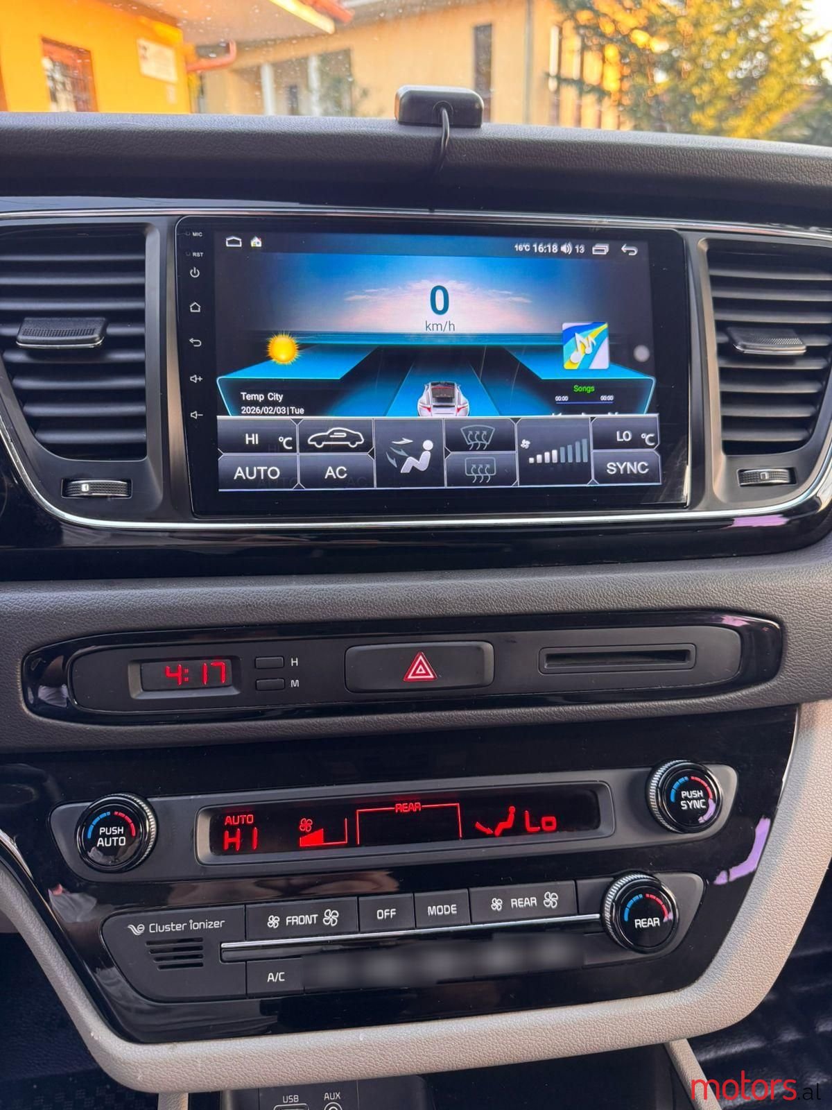2015' Kia Carnival photo #2