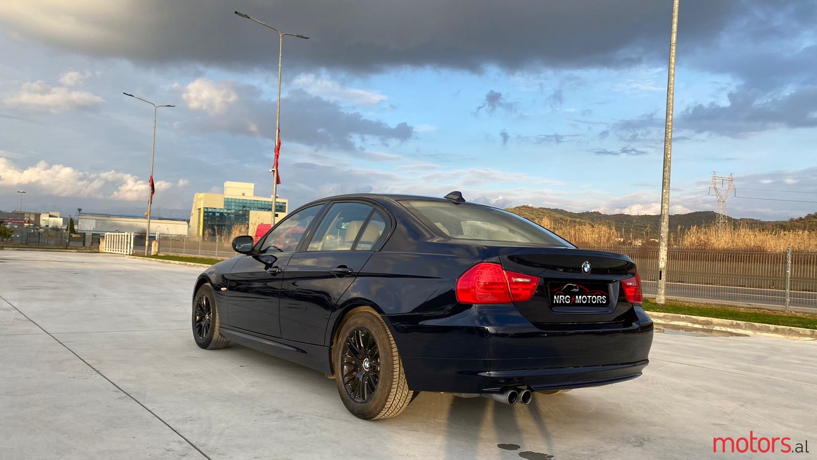 2010' BMW 323 photo #2