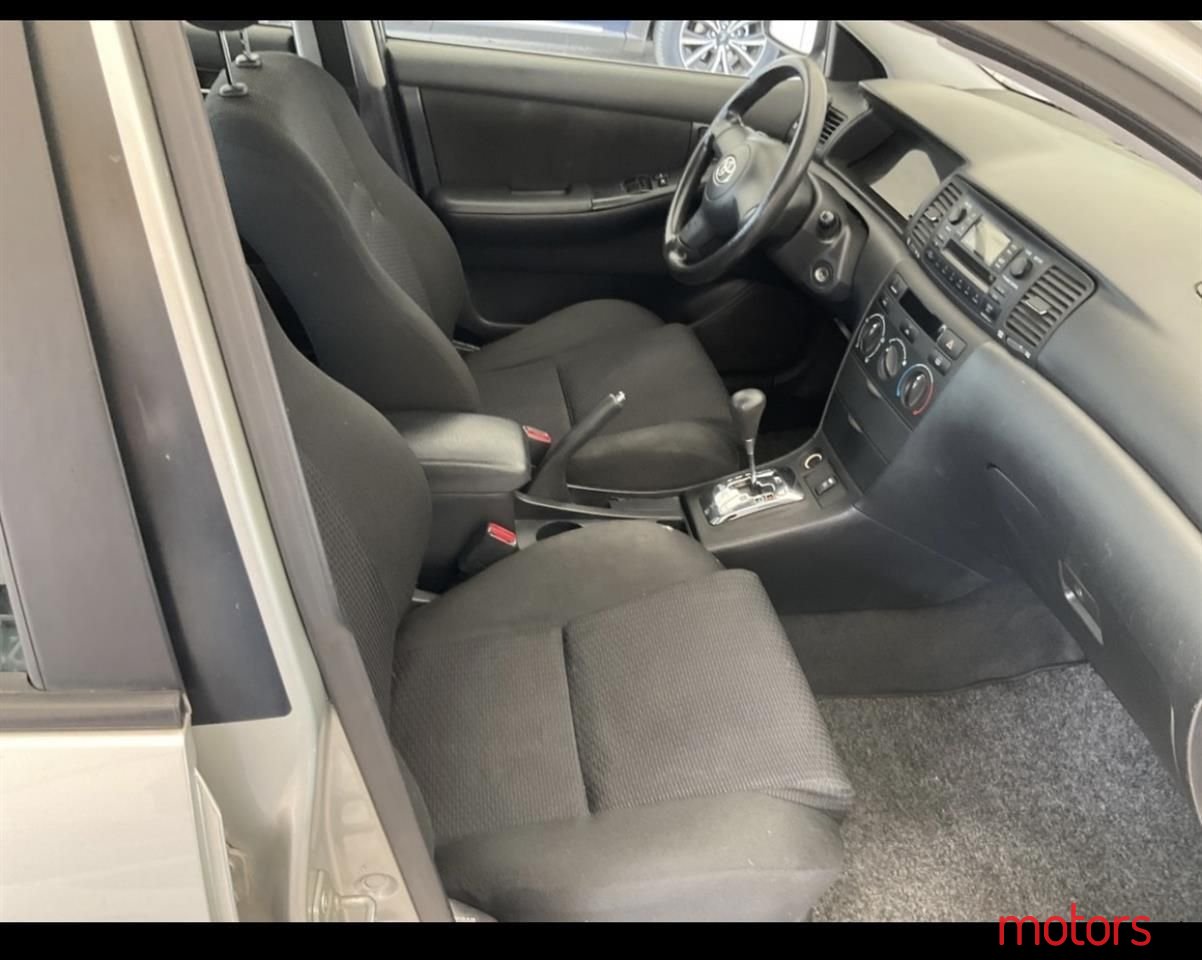 2005' Toyota Corolla photo #4