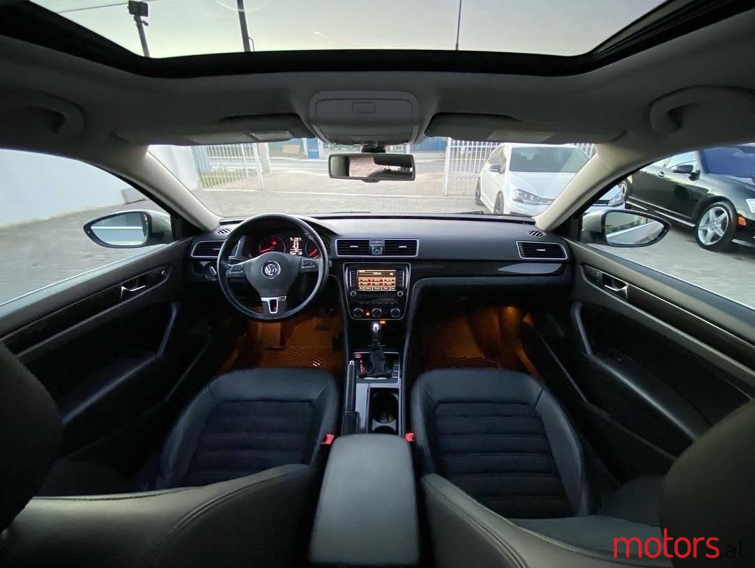 2012' Volkswagen Passat photo #5