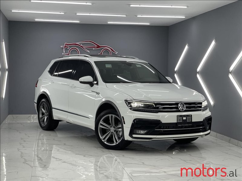 2019' Volkswagen Tiguan photo #1