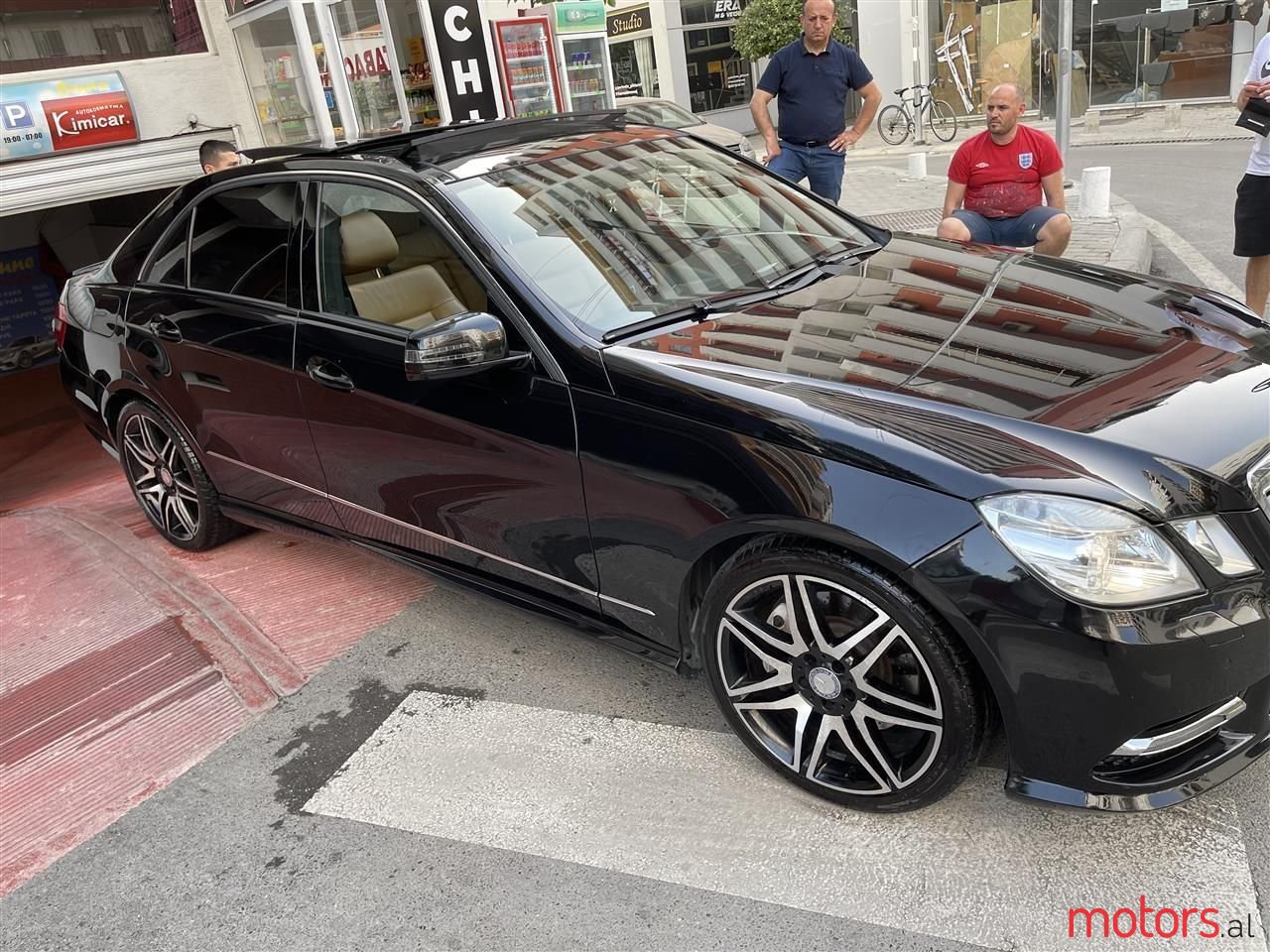 2012' Mercedes-Benz E 350 photo #1