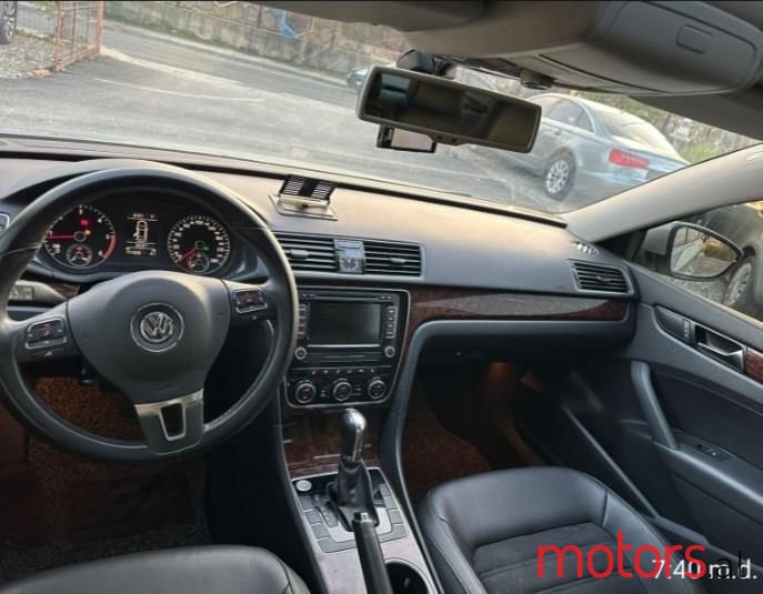 2013' Volkswagen Passat photo #4