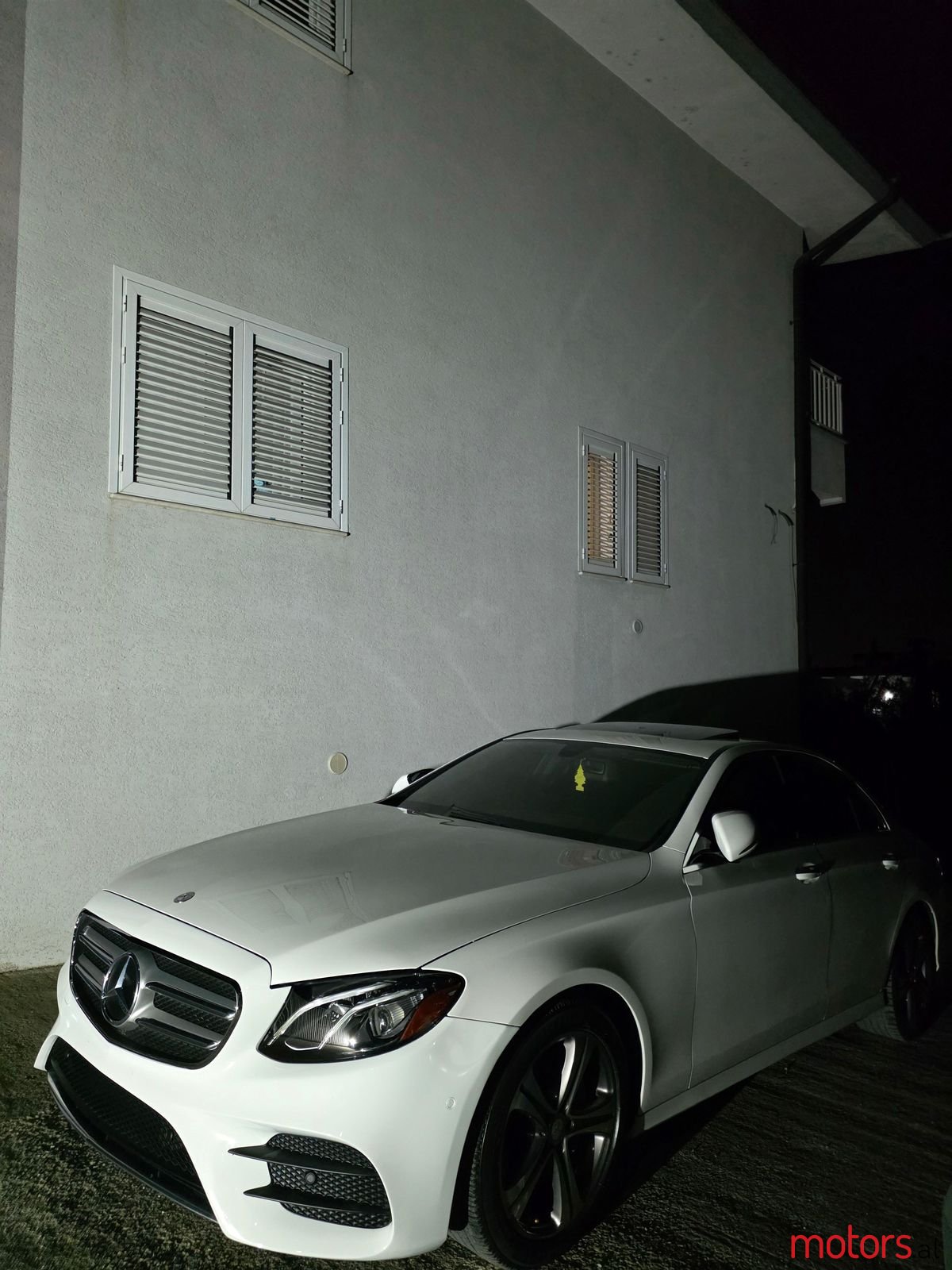 2017' Mercedes-Benz E 300 photo #2