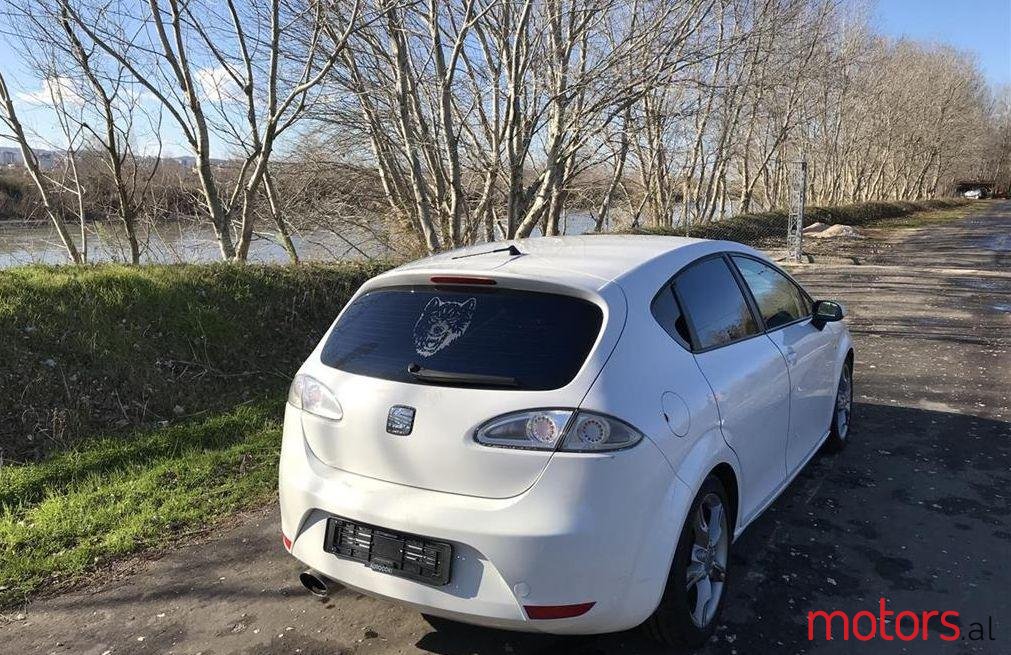 2007' SEAT Leon photo #1
