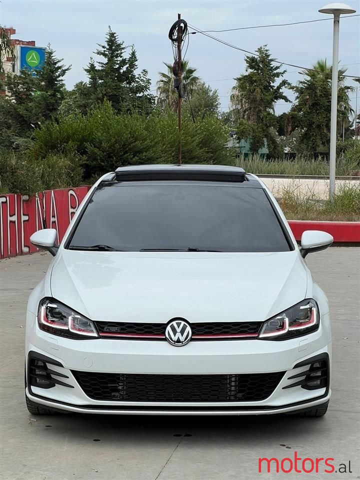 2015' Volkswagen Golf photo #4