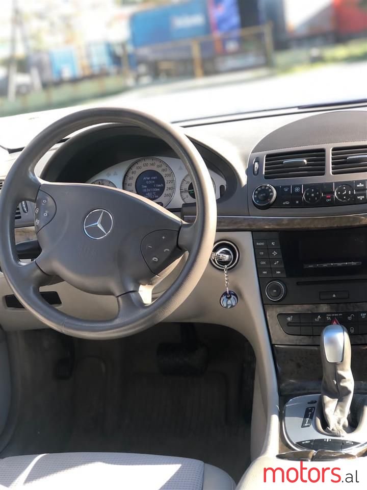 2005' Mercedes-Benz E 280 photo #5