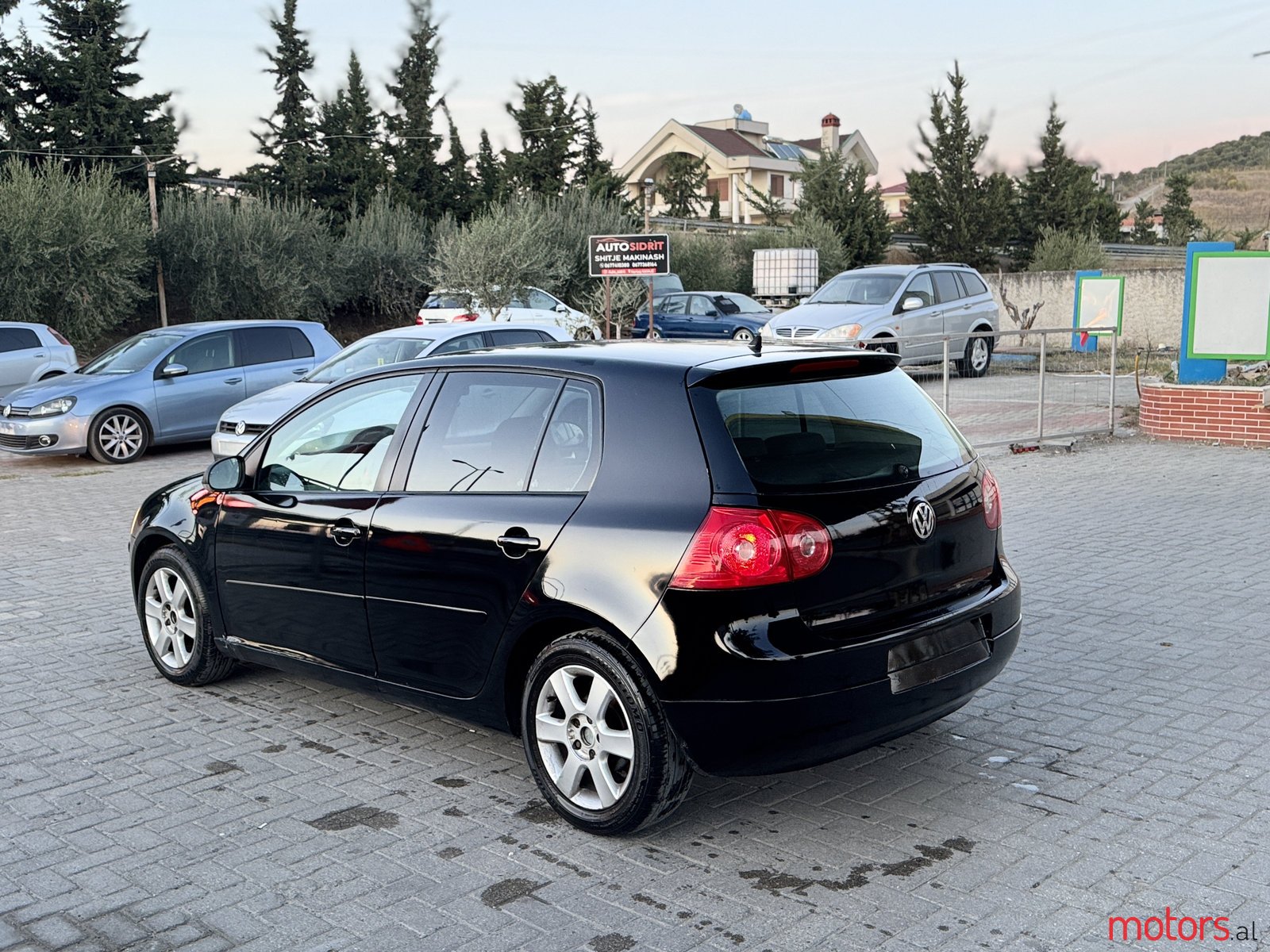 2008' Volkswagen Golf photo #4