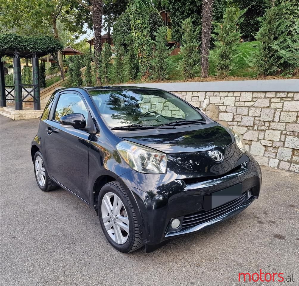 2010' Toyota iQ photo #2