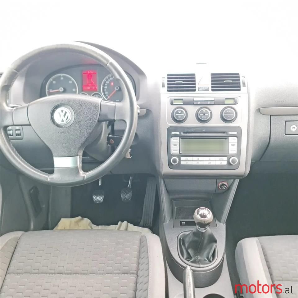 2010' Volkswagen Touran photo #5