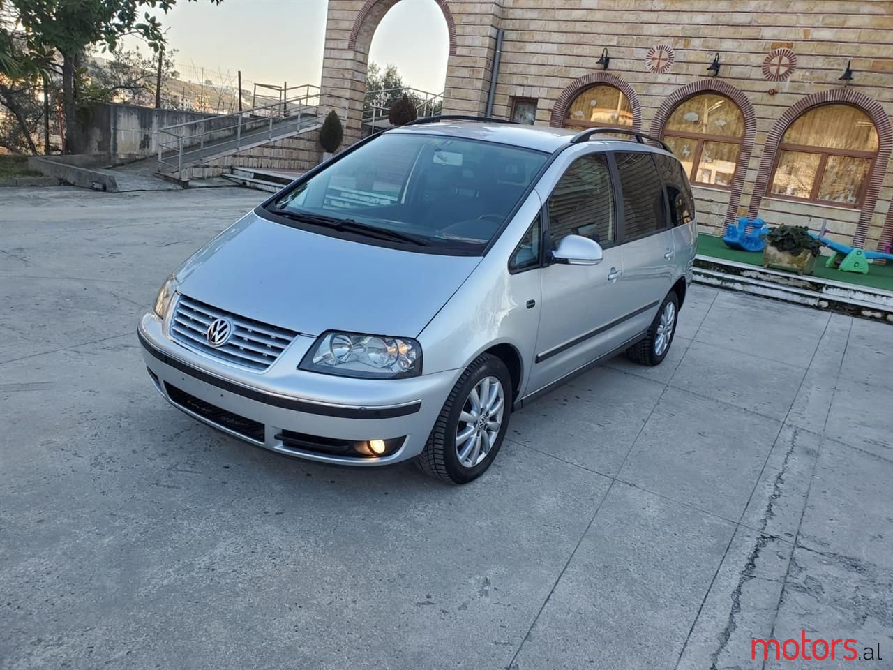 2010' Volkswagen Sharan photo #1