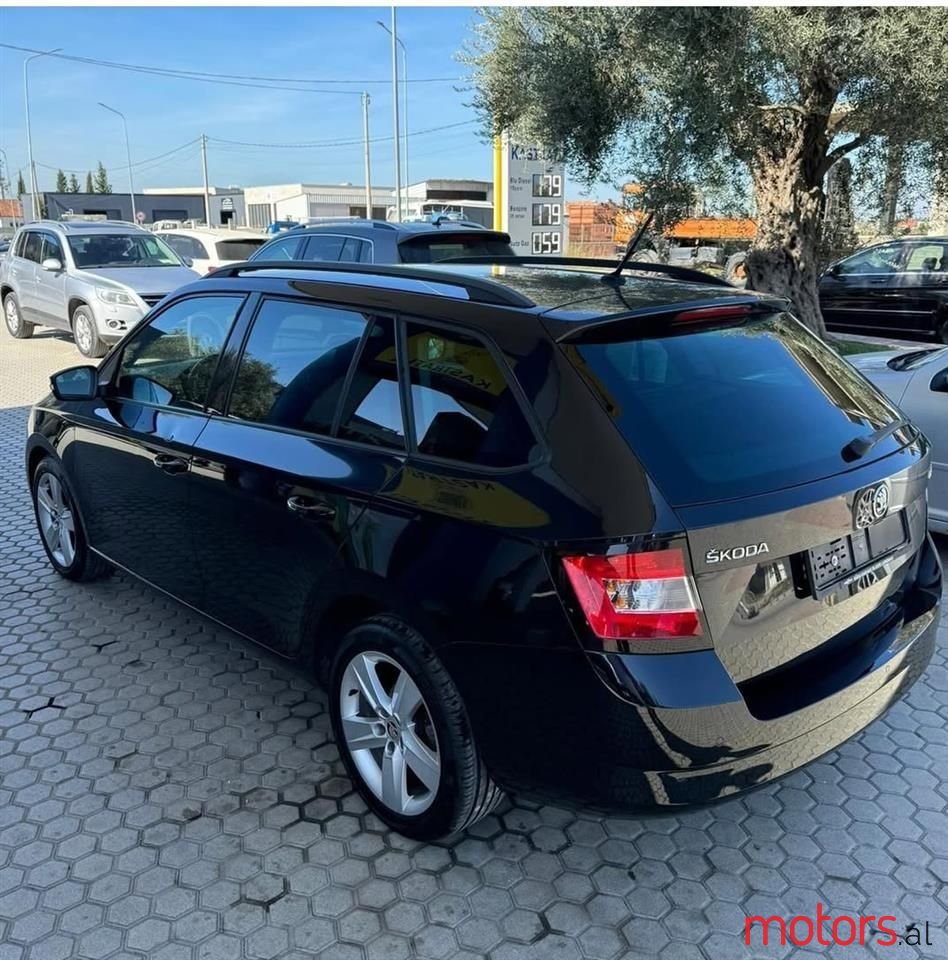 2015' Skoda Fabia photo #3