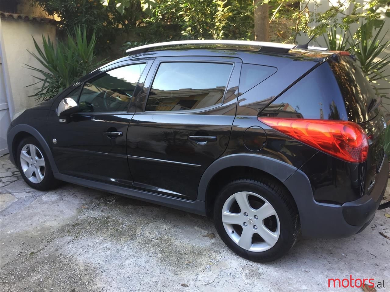 2009' Peugeot 207 photo #2